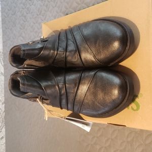 Earth Origins bootie NWT